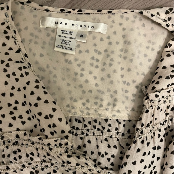 Cream and black heart detail long sleeve top, elastic at bottom. - Picture 2 of 2